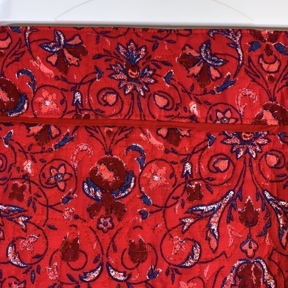 NWT. Abercrombie & Fitch 6 Red Floral Print Quilted Mini Skirt. - Picture 3 of 9